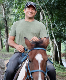 Belize-horsebcak-riding-team-kris
