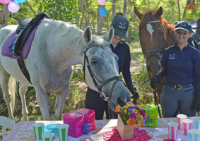 belize-horseback-riding-party